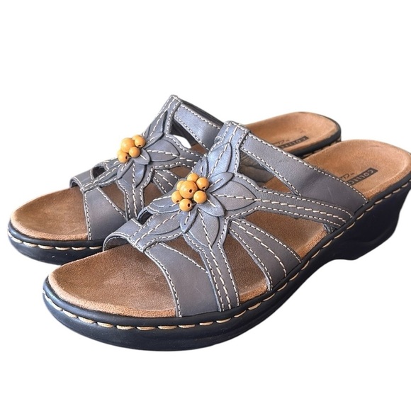 Clarks Lexi Myrtle2 Gray Beaded Leather Wedge Sandals Women's Size 7.5 - Picture 1 of 8